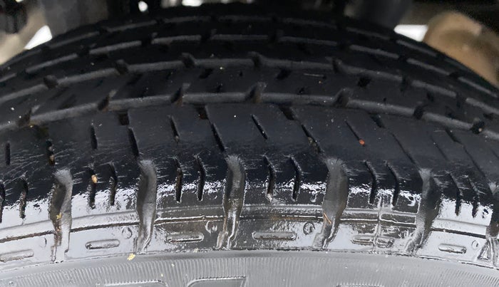 2015 Maruti Alto K10 VXI P, Petrol, Manual, 24,729 km, Right Rear Tyre Tread