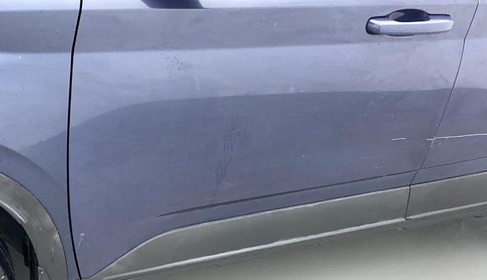 2021 Hyundai VENUE SX 1.5 CRDI, Diesel, Manual, 1,21,850 km, Front passenger door - Slight discoloration