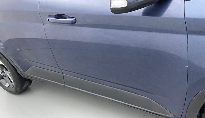 2021 Hyundai VENUE SX 1.5 CRDI, Diesel, Manual, 1,21,850 km, Driver-side door - Minor scratches