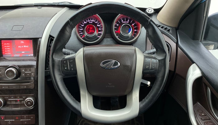 2013 Mahindra XUV500 W8 FWD, Diesel, Manual, 73,303 km, Steering Wheel Close Up