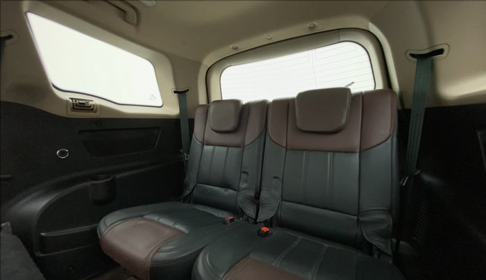 2013 Mahindra XUV500 W8 FWD, Diesel, Manual, 73,303 km, Third Seat Row ( optional )