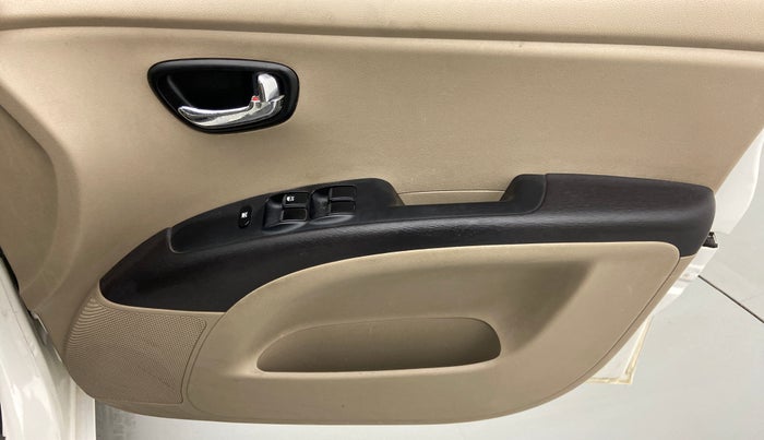2013 Hyundai i10 MAGNA 1.1, Petrol, Manual, 97,681 km, Driver Side Door Panels Control