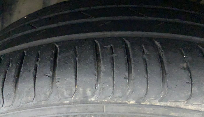 2018 Maruti S Cross ZETA 1.3, Diesel, Manual, 77,154 km, Right Front Tyre Tread