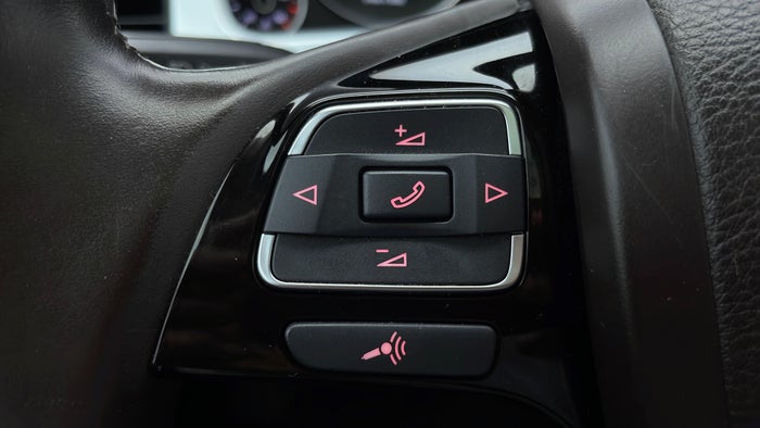 VOLKSWAGEN TOUAREG-Drivers Control