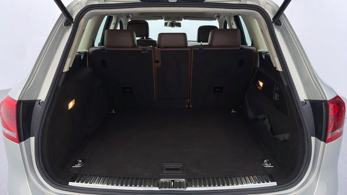 VOLKSWAGEN TOUAREG-Boot Inside View