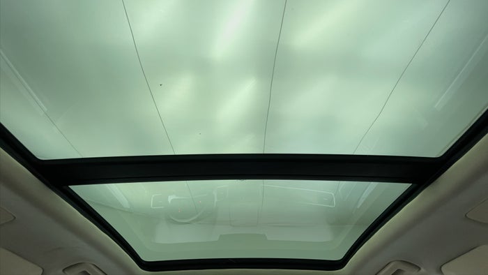 VOLKSWAGEN TOUAREG-Interior Sunroof/Moonroof
