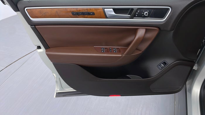 VOLKSWAGEN TOUAREG-Driver Side Door Panels Controls