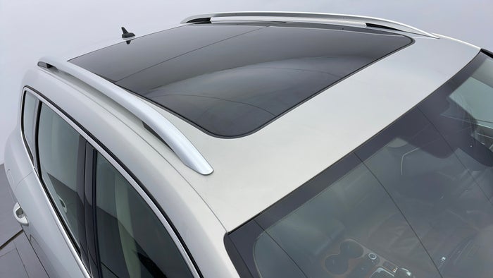 VOLKSWAGEN TOUAREG-Roof/Sunroof View