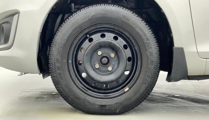 2016 Maruti Swift VXI D, Petrol, Manual, 17,139 km, Left Front Wheel