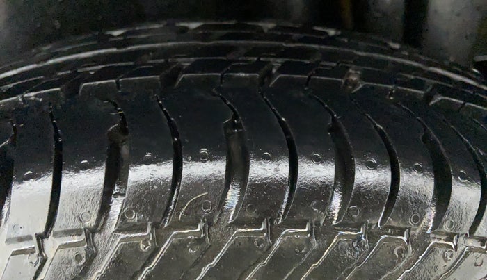 2016 Maruti Swift VXI D, Petrol, Manual, 17,139 km, Left Rear Tyre Tread