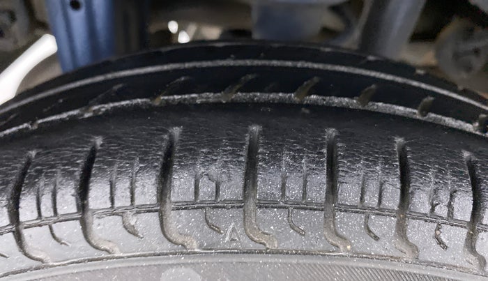 2015 Maruti Alto 800 LXI, Petrol, Manual, 18,677 km, Right Rear Tyre Tread