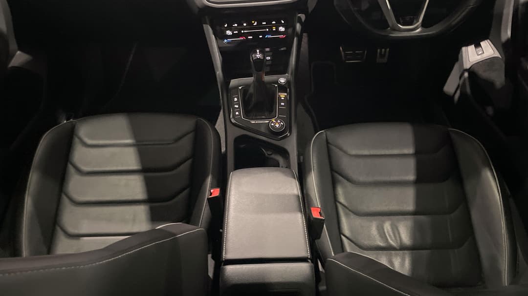 2021 Volkswagen Tiguan 162tsi R-line, Automatic, 69062 km, Center Console