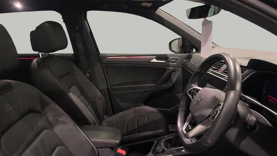 2021 Volkswagen Tiguan 162tsi R-line, Automatic, 69062 km, Right Side Front Door Cabin View