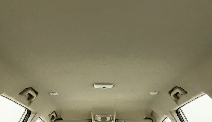 2018 Mahindra XUV500 W7, Diesel, Manual, 85,256 km, Ceiling - Roof lining minor dirty