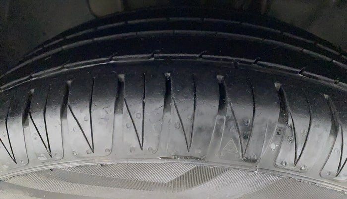 2017 Tata Tiago XZ PETROL, Petrol, Manual, 81,624 km, Right Front Tyre Tread