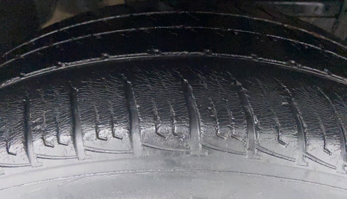 2016 Maruti Vitara Brezza VDI, Diesel, Manual, 39,237 km, Right Front Tyre Tread