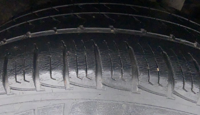 2016 Maruti Vitara Brezza VDI, Diesel, Manual, 39,237 km, Left Rear Tyre Tread
