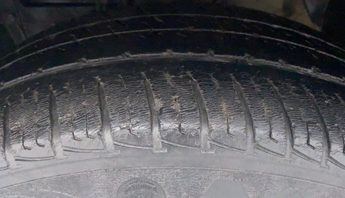 2016 Maruti Vitara Brezza VDI, Diesel, Manual, 39,237 km, Left Front Tyre Tread