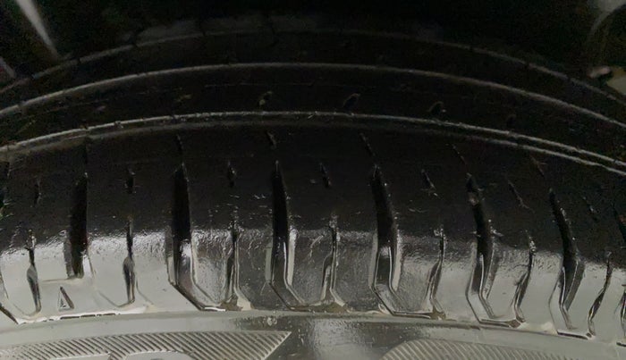 2012 Maruti Swift LXI, Petrol, Manual, 1,07,112 km, Left Rear Tyre Tread