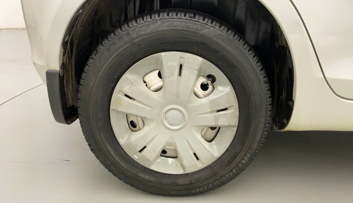 2012 Maruti Swift LXI, Petrol, Manual, 1,07,112 km, Right Rear Wheel