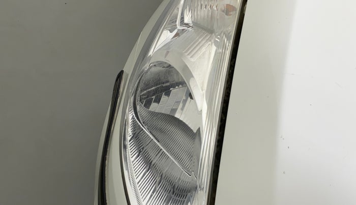 2012 Maruti Swift LXI, Petrol, Manual, 1,07,112 km, Right headlight - Minor scratches