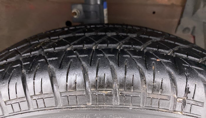 2014 Maruti Swift VXI, Petrol, Manual, 73,889 km, Right Front Tyre Tread
