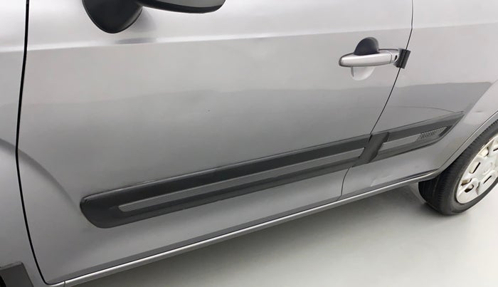 2018 Maruti IGNIS SIGMA 1.2, Petrol, Manual, 82,475 km, Front passenger door - Minor scratches