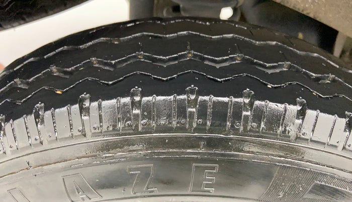 2019 Maruti Eeco 7 STR, Petrol, Manual, 16,075 km, Right Rear Tyre Tread