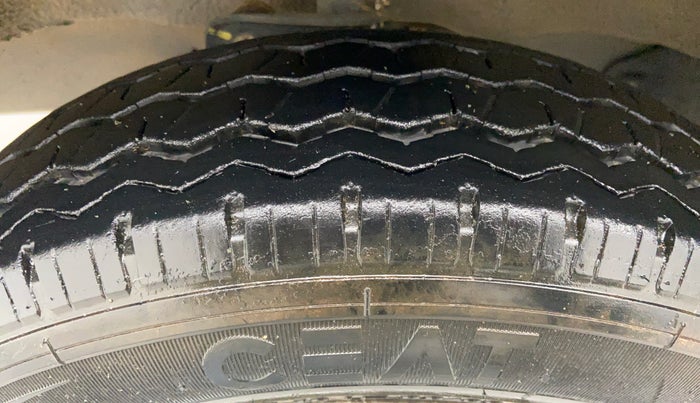 2019 Maruti Eeco 7 STR, Petrol, Manual, 16,075 km, Left Front Tyre Tread