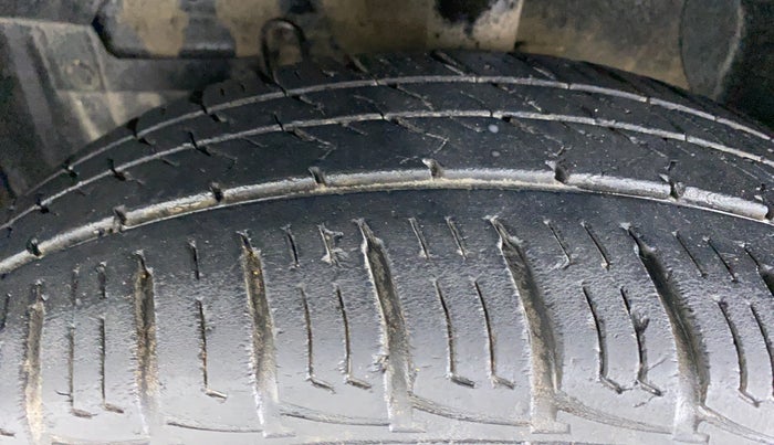 2018 Maruti Vitara Brezza VDI, Diesel, Manual, 28,566 km, Left Front Tyre Tread