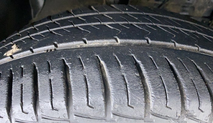 2018 Maruti Vitara Brezza VDI, Diesel, Manual, 28,566 km, Right Front Tyre Tread