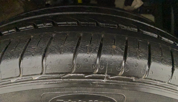 2013 Maruti Ertiga ZDI, Diesel, Manual, 80,117 km, Right Front Tyre Tread