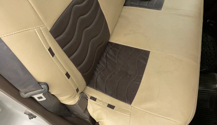2013 Maruti Zen Estilo VXI, Petrol, Manual, 61,484 km, Second-row right seat - Cover slightly stained