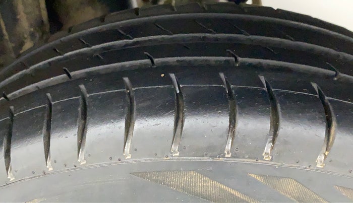 2013 Maruti Zen Estilo VXI, Petrol, Manual, 61,484 km, Left Rear Tyre Tread