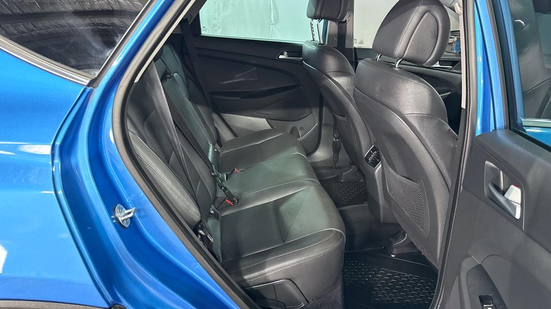2016 Hyundai Tucson Highlander R-series (AWD), Automatic, 107392 km, Right Side Rear Door Cabin View