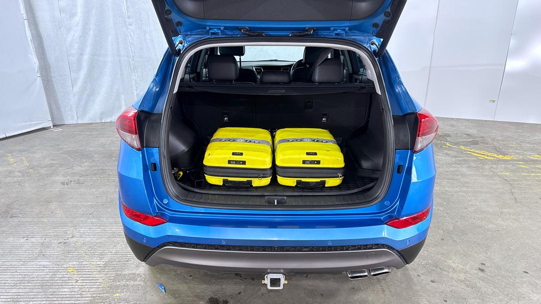 2016 Hyundai Tucson Highlander R-series (AWD), Automatic, 107392 km, Boot Inside View with Luggage