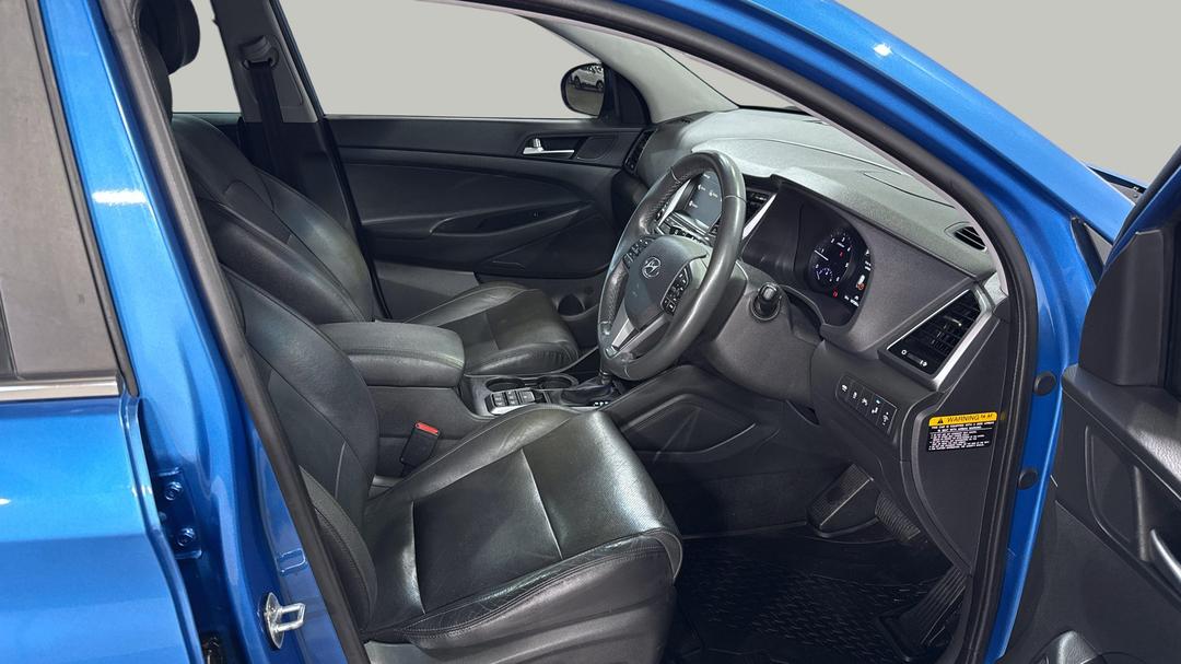 2016 Hyundai Tucson Highlander R-series (AWD), Automatic, 107392 km, Right Side Front Door Cabin View