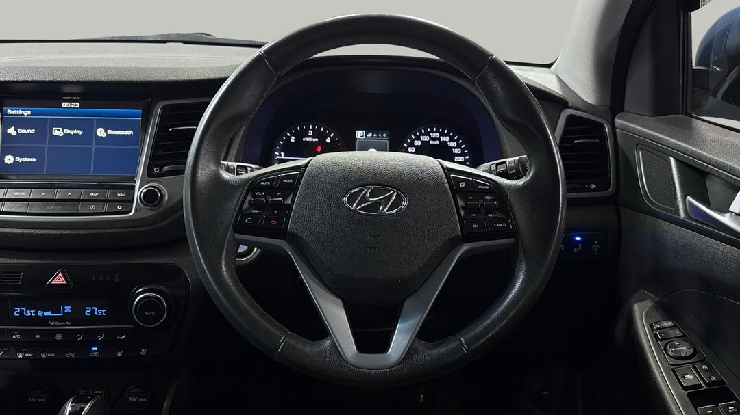 2016 Hyundai Tucson Highlander R-series (AWD), Automatic, 107392 km, Steering Wheel Close-up