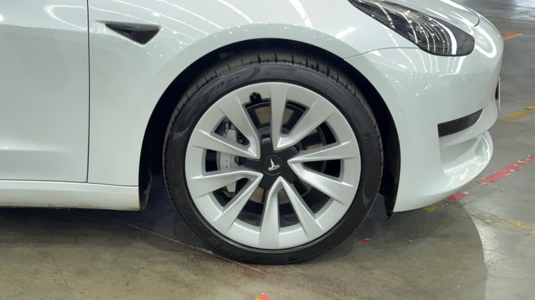 2021 Tesla Model 3 Standard Range Plus RWD, Automatic, 53942 km, Right Front Wheel