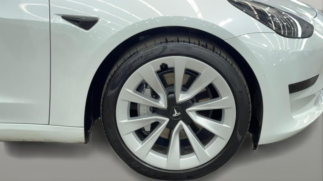 2021 Tesla Model 3 Standard Range Plus RWD, Automatic, 53942 km, Right Front Wheel