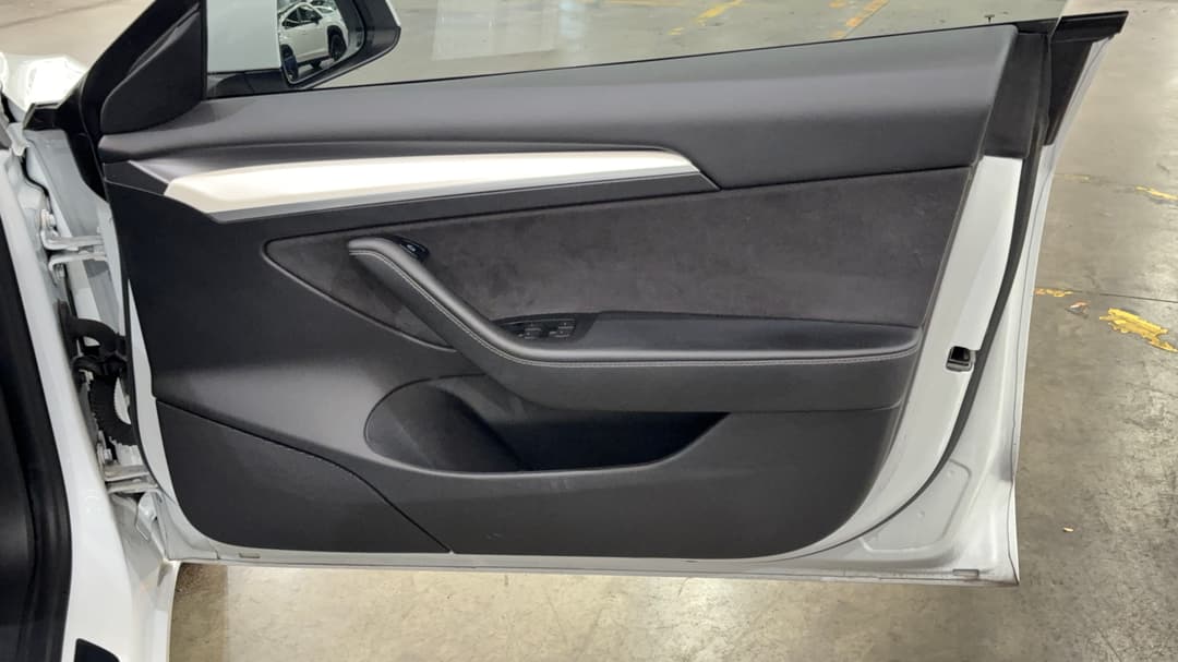 2021 Tesla Model 3 Standard Range Plus RWD, Automatic, 53942 km, Speaker View