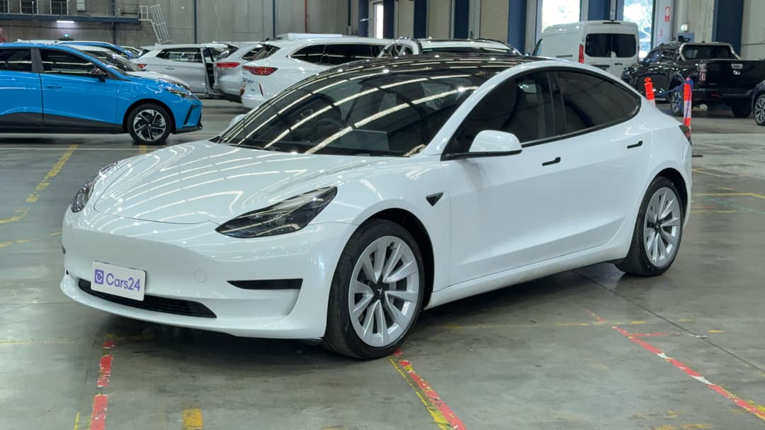 2021 Tesla Model 3 Standard Range Plus RWD, Automatic, 53942 km, Left Front Diagonal (45- Degree) View