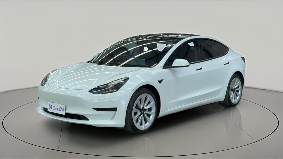 2021 Tesla Model 3 Standard Range Plus RWD, Automatic, 53942 km, Left Front Diagonal (45- Degree) View