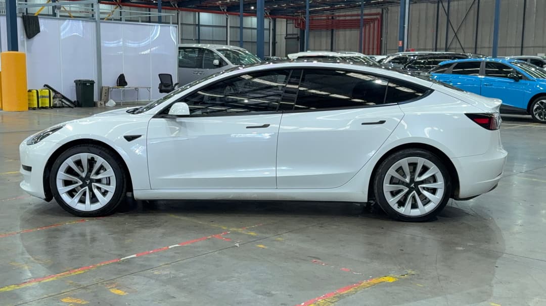 2021 Tesla Model 3 Standard Range Plus RWD, Automatic, 53942 km, Left Side View