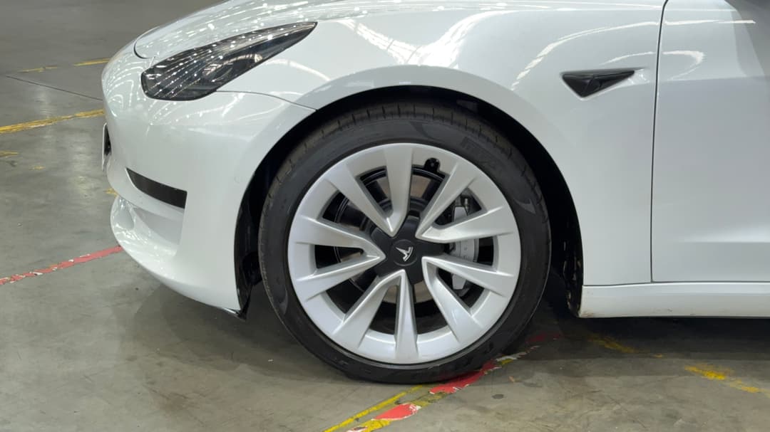 2021 Tesla Model 3 Standard Range Plus RWD, Automatic, 53942 km, Left Front Wheel