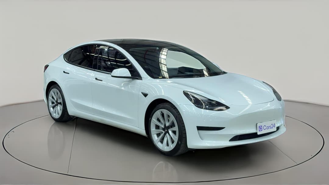 2021 Tesla Model 3 Standard Range Plus RWD, Automatic, 53942 km, Right Front Diagonal (45- Degree) View
