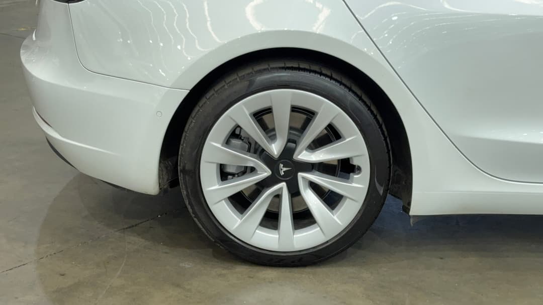 2021 Tesla Model 3 Standard Range Plus RWD, Automatic, 53942 km, Right Rear Wheel