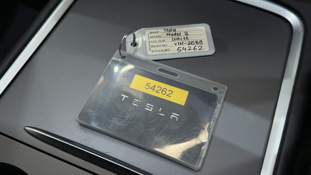 2021 Tesla Model 3 Standard Range Plus RWD, Automatic, 53942 km, Key Close-up