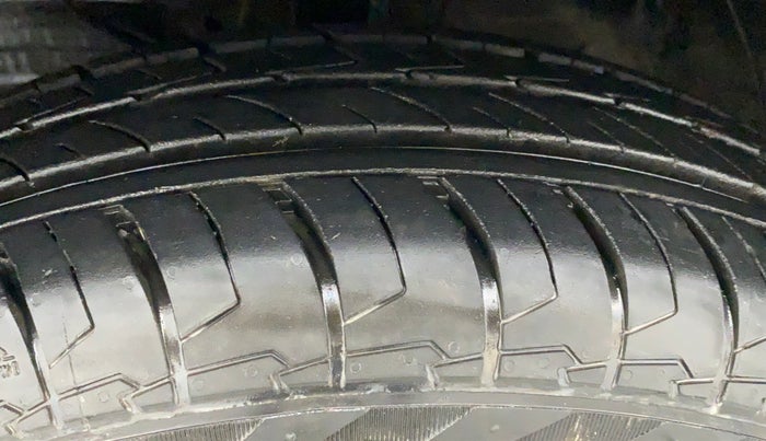 2021 Maruti Swift LXI, Petrol, Manual, 3,231 km, Left Front Tyre Tread