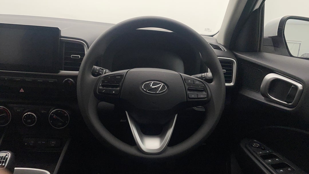2024 Hyundai Venue Venue, Manual, 5911 km, Steering Wheel Close-up